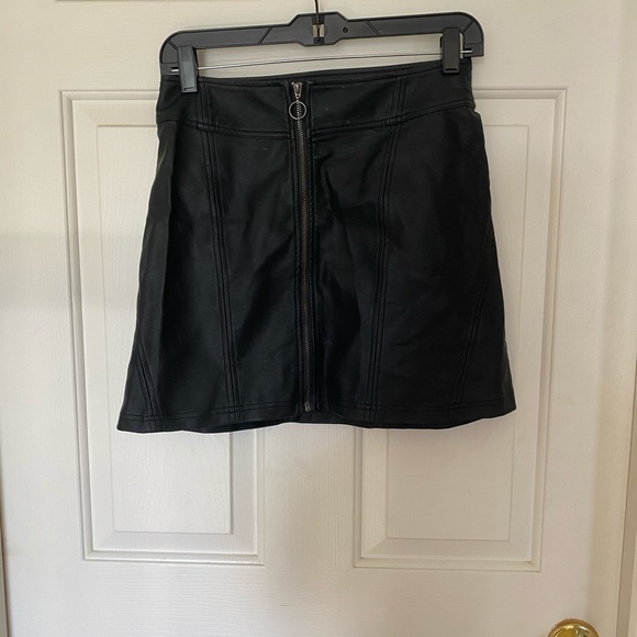 Dresses & Skirts - Leather zip up skirt, NWT! Size S.